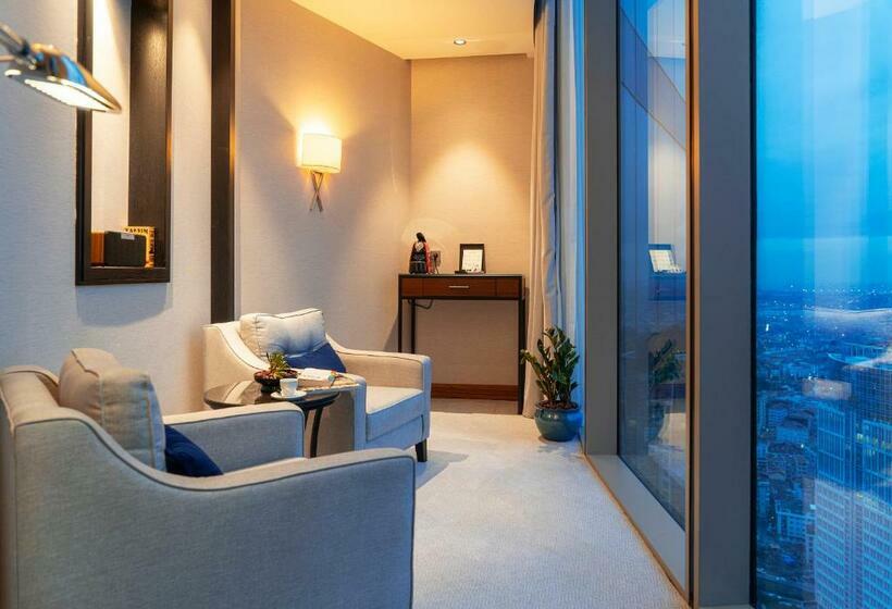 Executive Room King Size Bed, Hilton Istanbul Bomonti Hotel & Conference Center