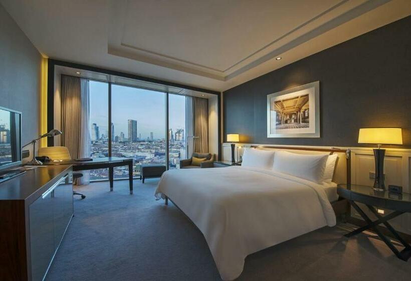 キングサイズベッドのスイートルーム, Hilton Istanbul Bomonti Hotel & Conference Center