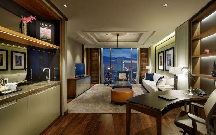 キングサイズベッドのスイートルーム, Hilton Istanbul Bomonti Hotel & Conference Center