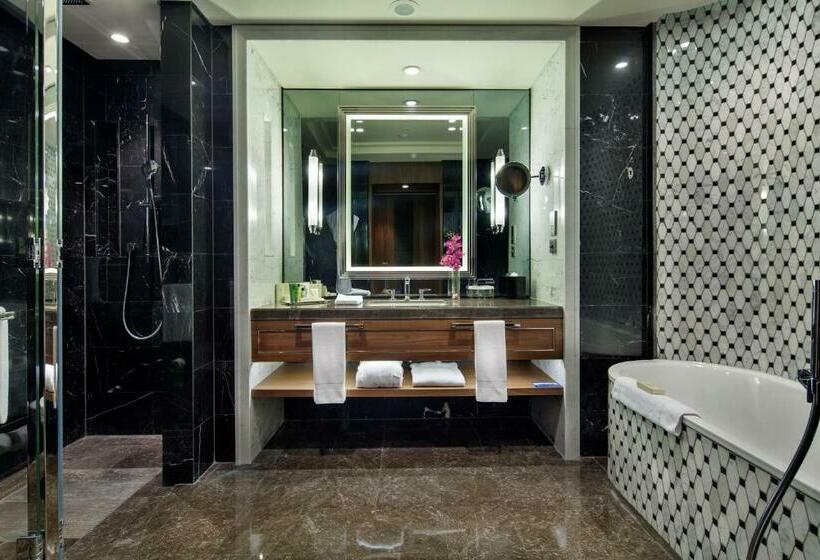 Suite King Bed, Hilton Istanbul Bomonti Hotel & Conference Center