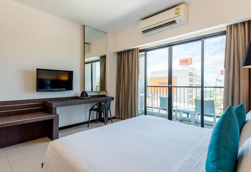 Deluxe Room Pool View