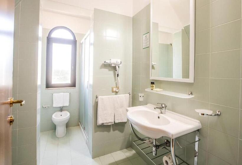 חדר סטנדרט לארבעה, Laurito Resort & Spa