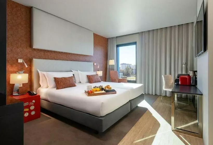 Classic Room City View