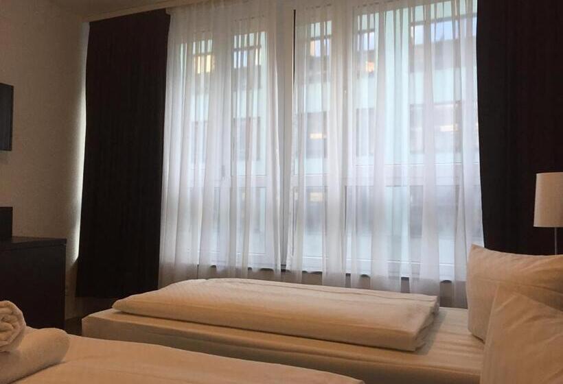 4인용 스탠다드 룸, Mosel Hotel Frankfurt