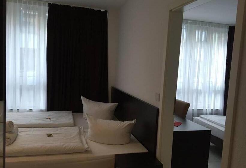 4인용 스탠다드 룸, Mosel Hotel Frankfurt