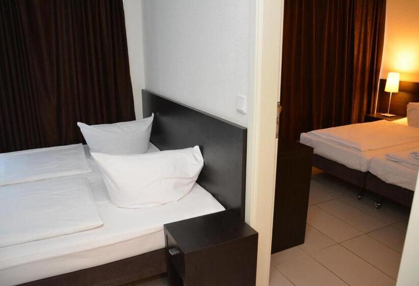 4인용 스탠다드 룸, Mosel Hotel Frankfurt