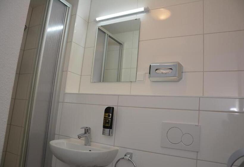 اتاق استاندارد چهار تخته, Mosel Hotel Frankfurt