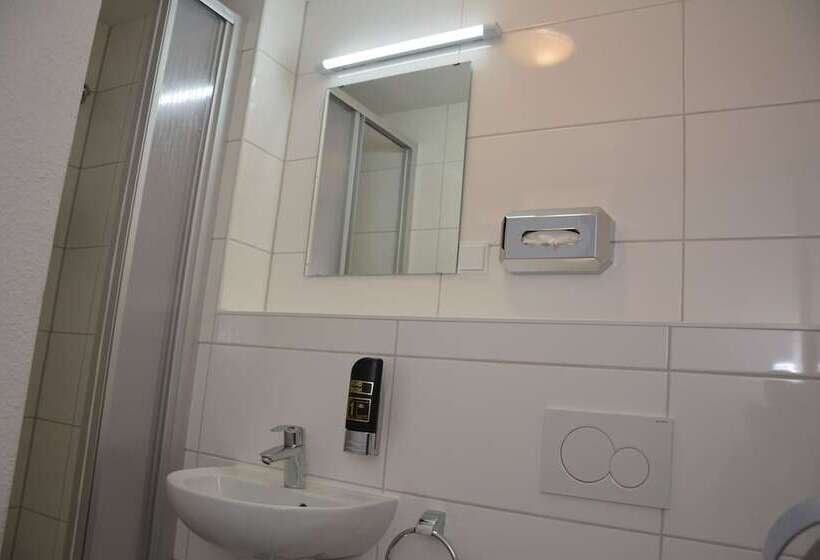 4인용 스탠다드 룸, Mosel Hotel Frankfurt