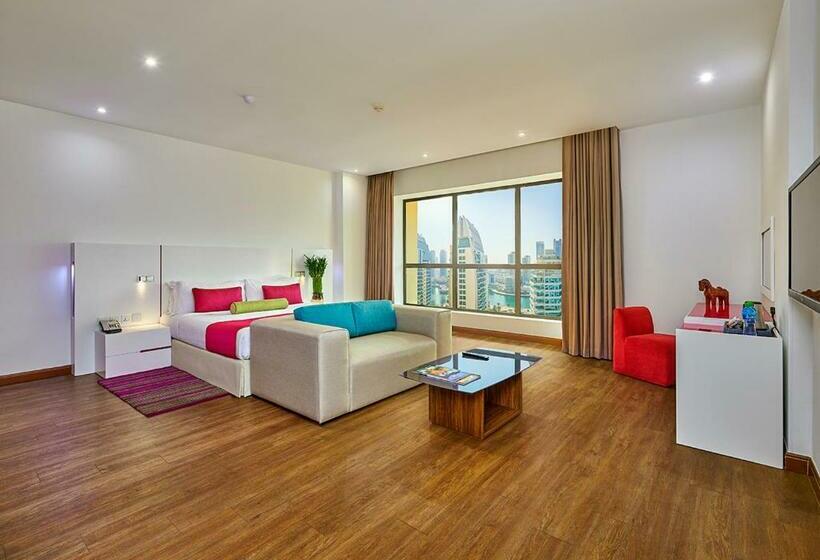 带大床的豪华间, Ramada Hotel, Suites And Apartments By Wyndham Dubai Jbr