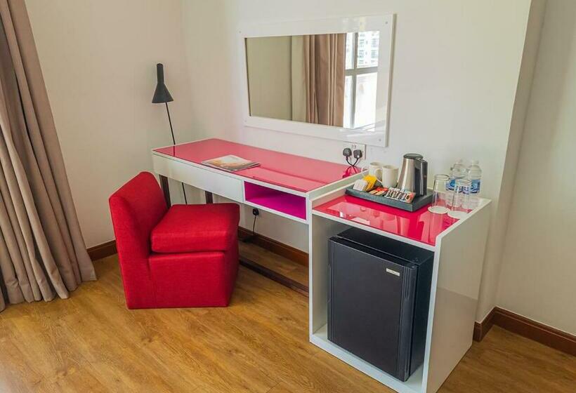 اتاق لوکس با تخت بزرگ, Ramada Hotel, Suites And Apartments By Wyndham Dubai Jbr