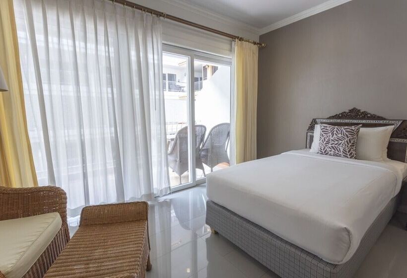 اتاق لوکس با چشم‌انداز استخر, Sabai Sabana