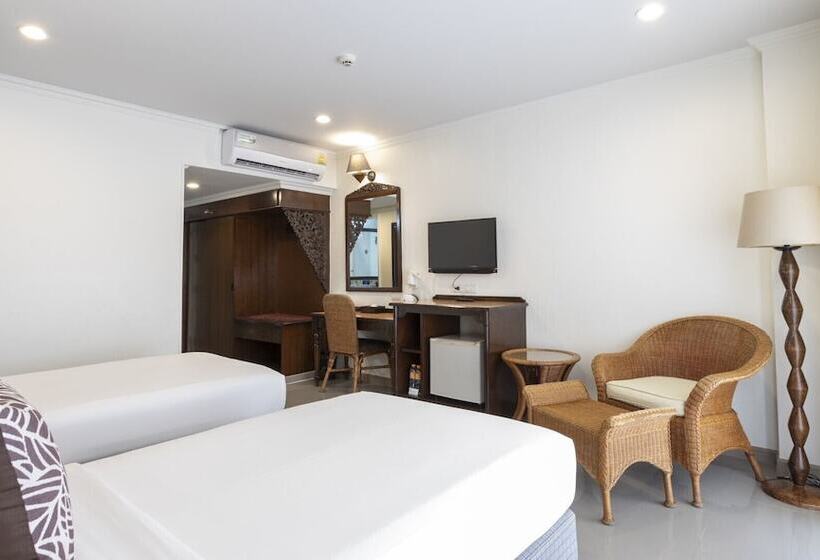 اتاق لوکس با چشم‌انداز استخر, Sabai Sabana