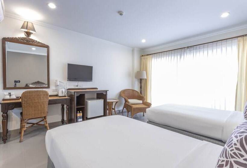 اتاق لوکس با چشم‌انداز استخر, Sabai Sabana