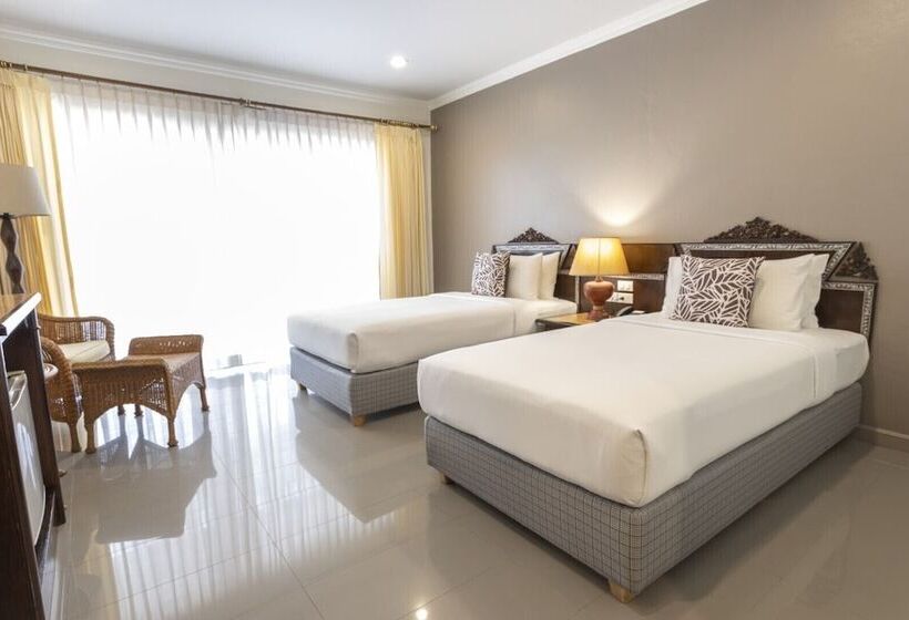 اتاق لوکس با چشم‌انداز استخر, Sabai Sabana