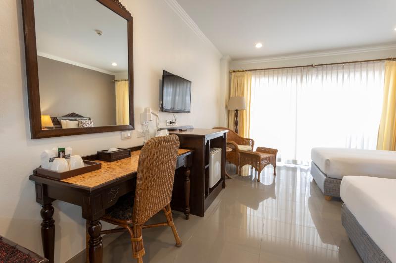 اتاق لوکس با چشم‌انداز استخر, Sabai Sabana