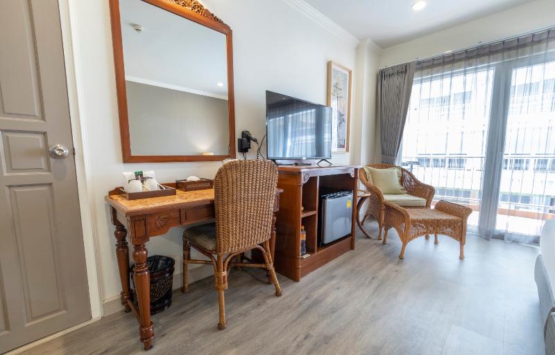 اتاق خانوادگی تودرتو, Sabai Sabana