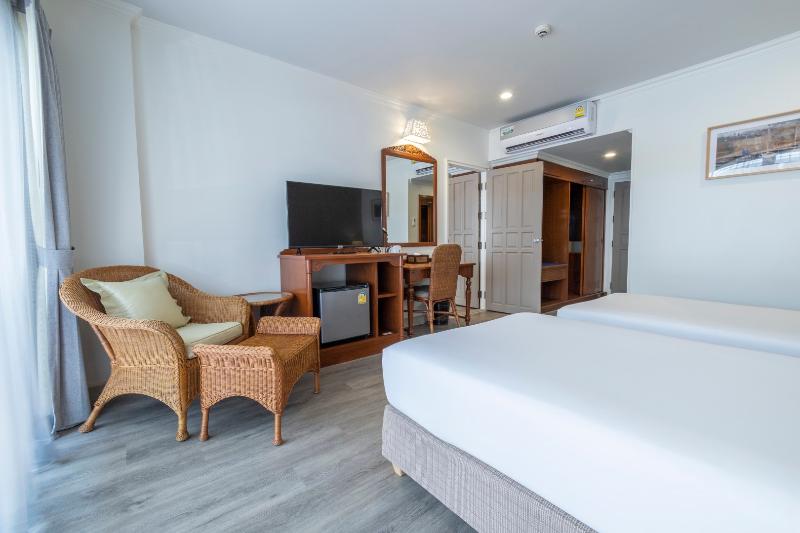 اتاق خانوادگی تودرتو, Sabai Sabana