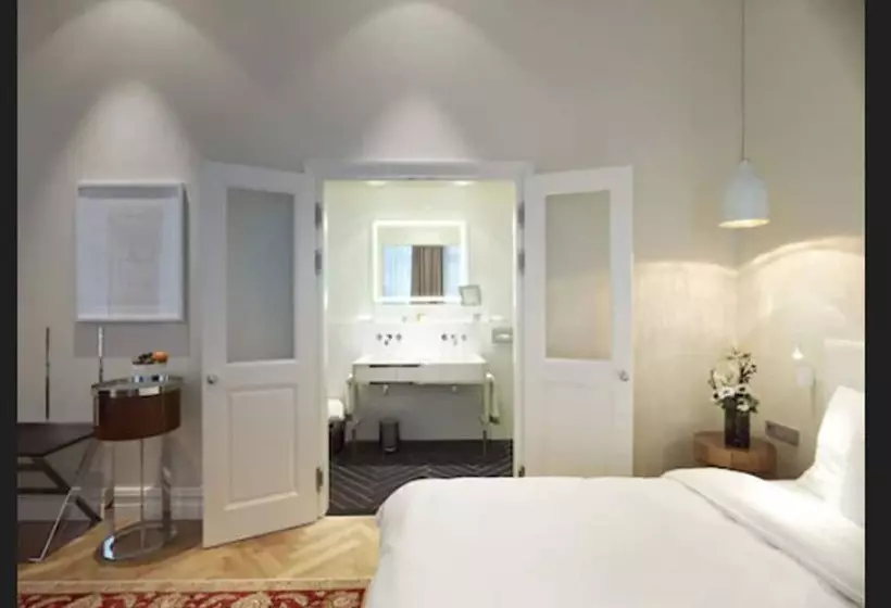 اتاق لوکس, Sans Souci Wien