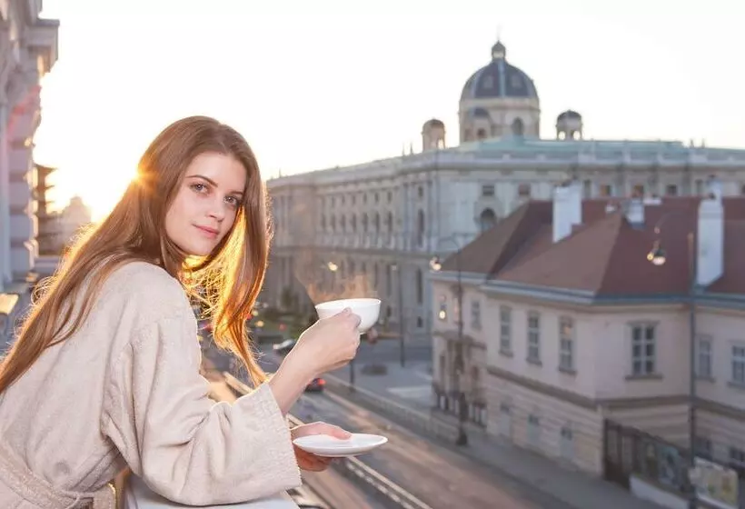 سوییت جونیور, Sans Souci Wien