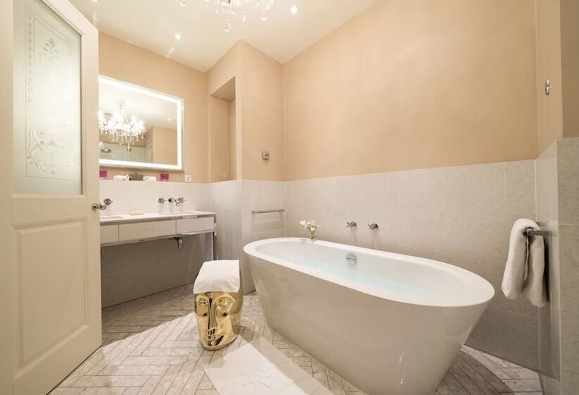 سوییت جونیور, Sans Souci Wien