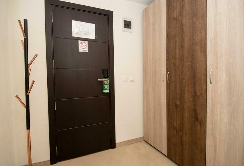 غرفة عائلية, Malyovitsa