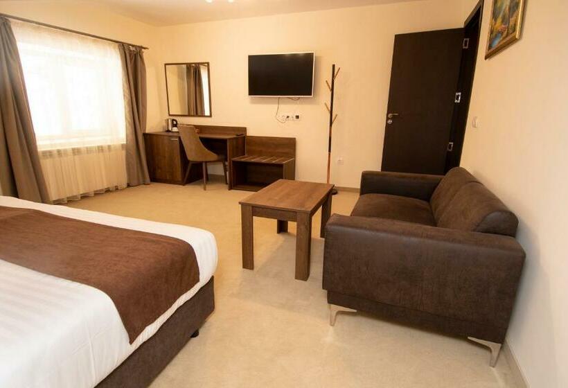 شقة غرفة واحدة, Malyovitsa