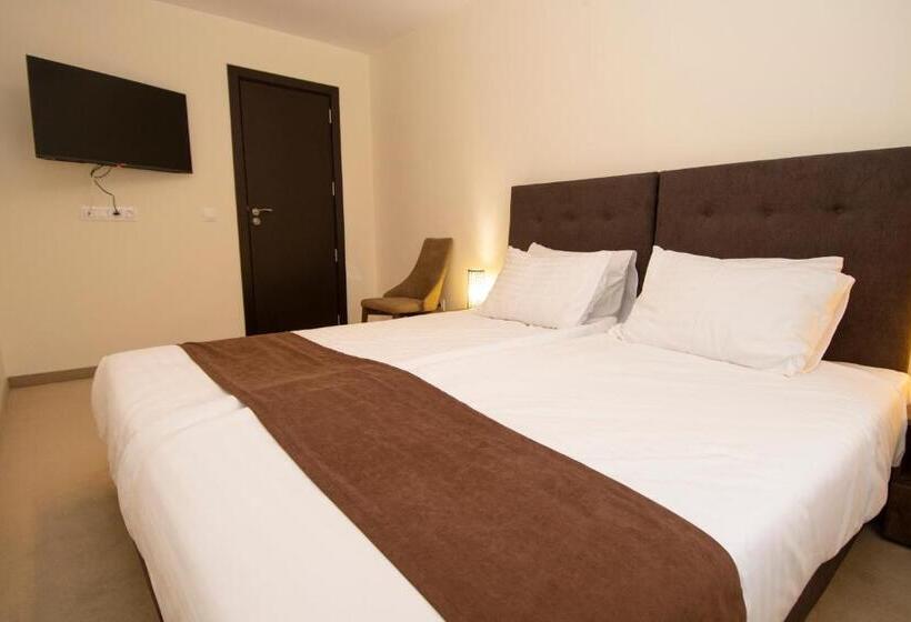 شقة غرفة واحدة, Malyovitsa