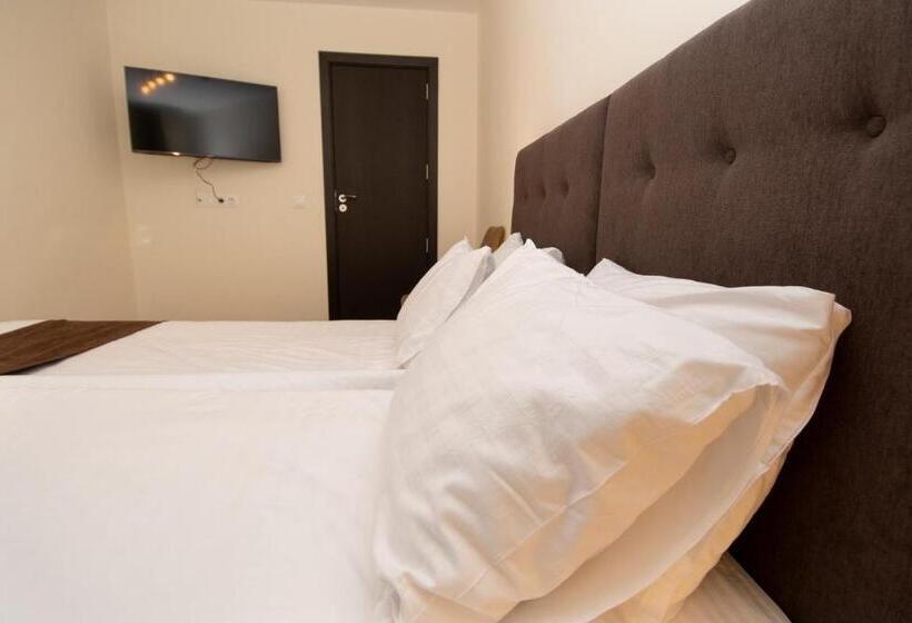 شقة غرفة واحدة, Malyovitsa