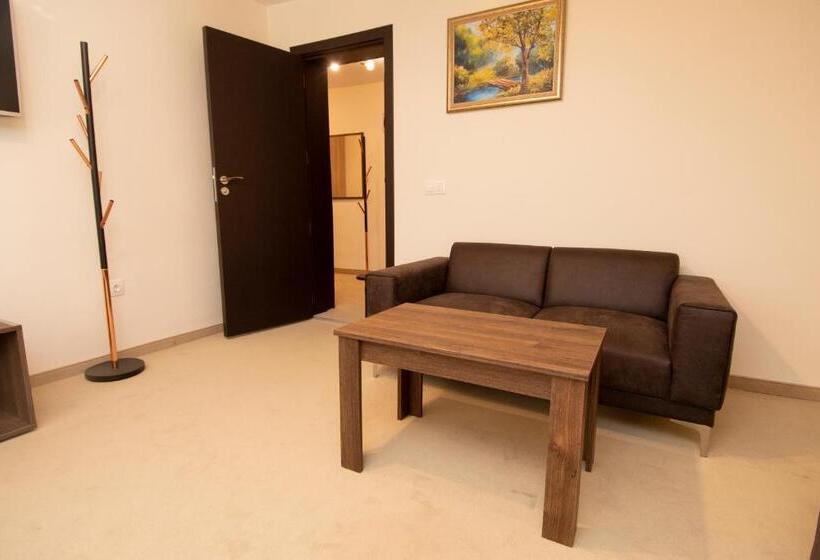 شقة غرفة واحدة, Malyovitsa