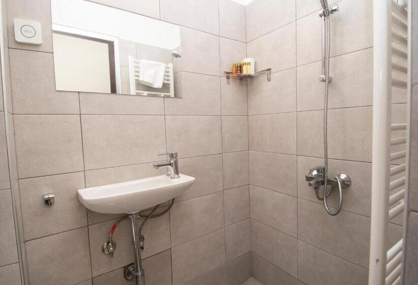 غرفة إقتصادية, Malyovitsa