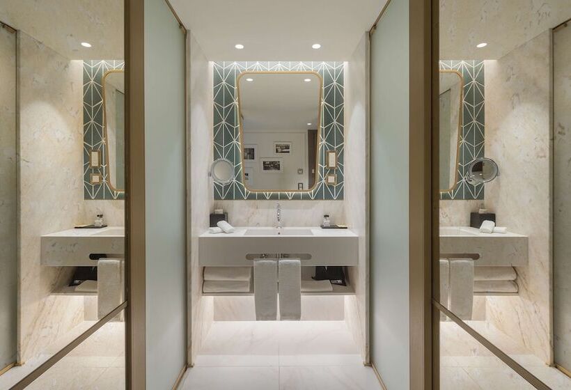 اتاق پرمیوم, The Emerald House Lisbon, Curio Collection By Hilton