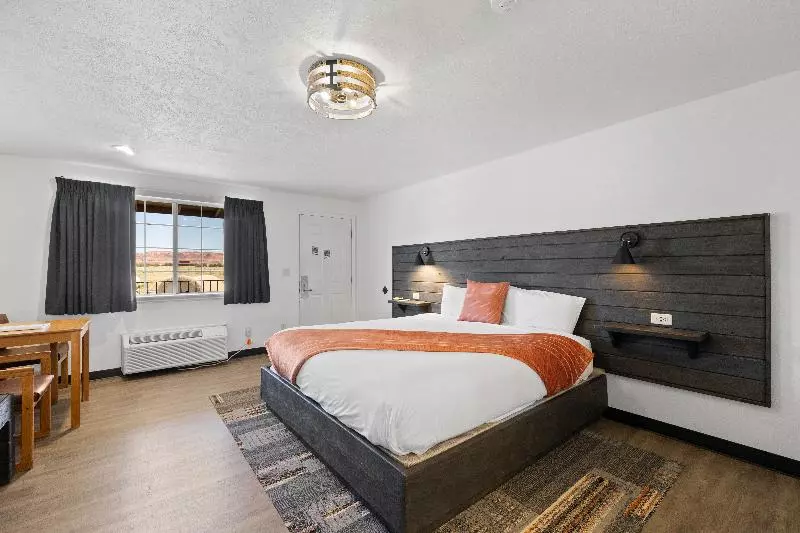 Standard Room King Size Bed, Broken Spur Inn & Steakhouse