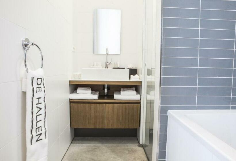 جناح جونيور, De Hallen