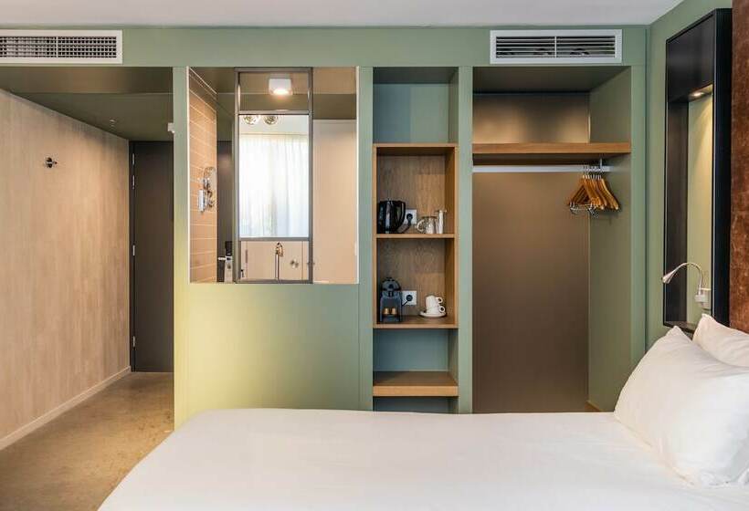 غرفة ديلوكس, De Hallen