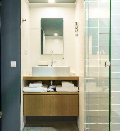 غرفة قياسية داخلية, De Hallen