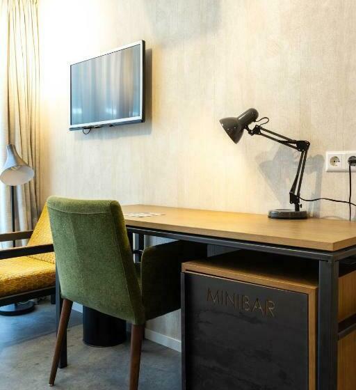 غرفة قياسية داخلية, De Hallen