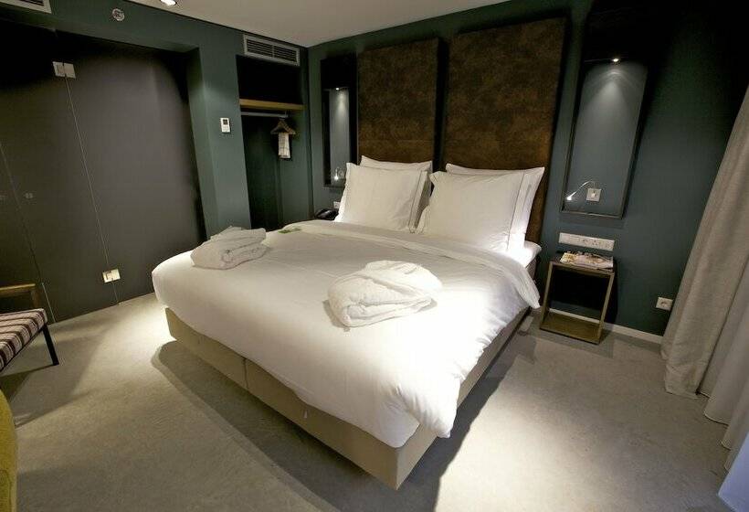 غرفة قياسية داخلية, De Hallen