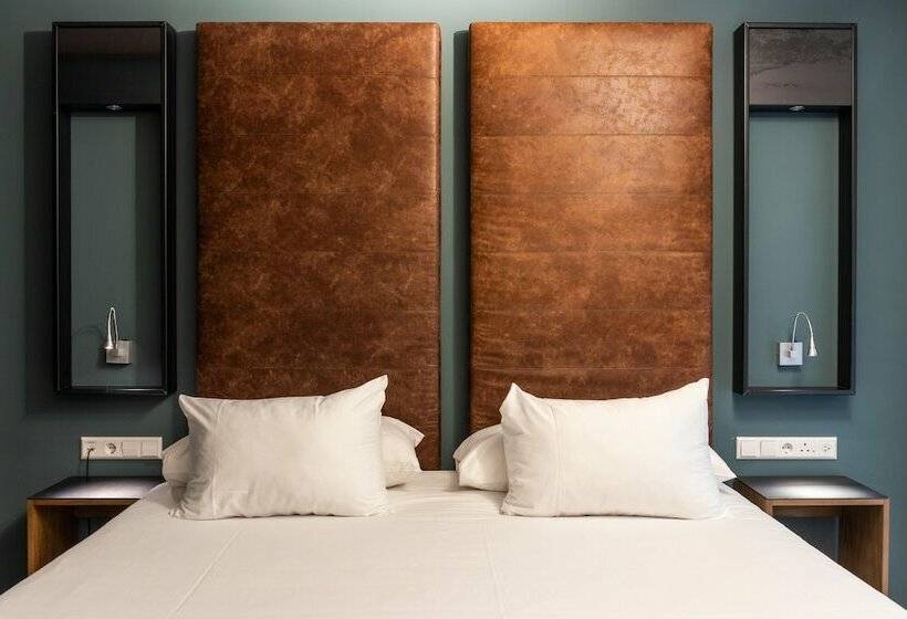 غرفة قياسية داخلية, De Hallen