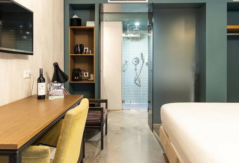 غرفة قياسية داخلية, De Hallen