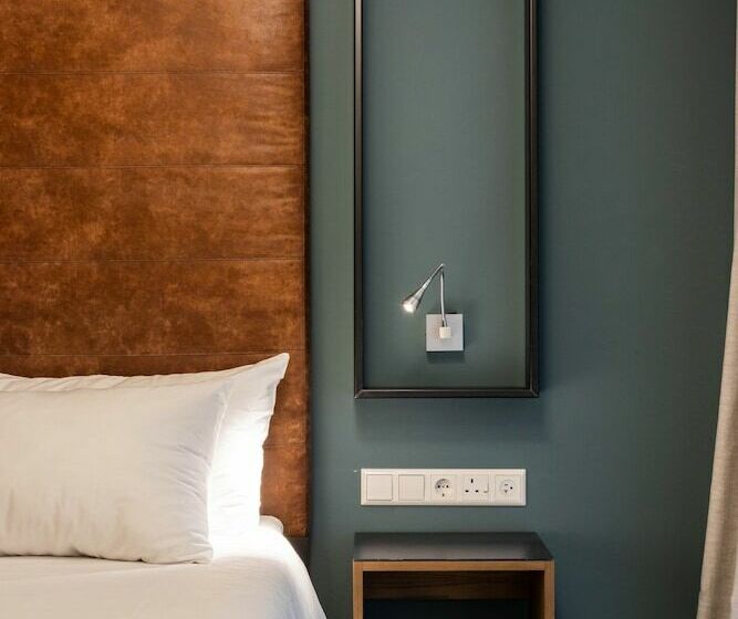 غرفة قياسية داخلية, De Hallen