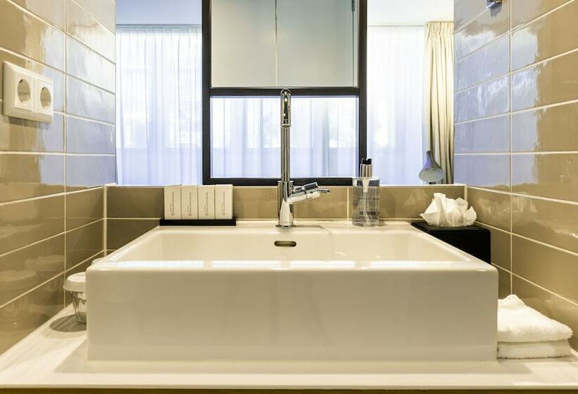 غرفة قياسية, De Hallen