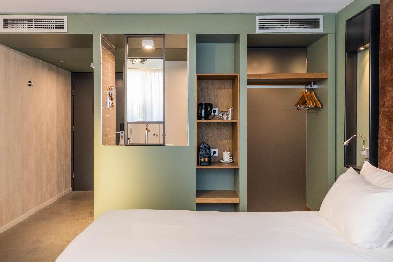 غرفة ديلوكس, De Hallen