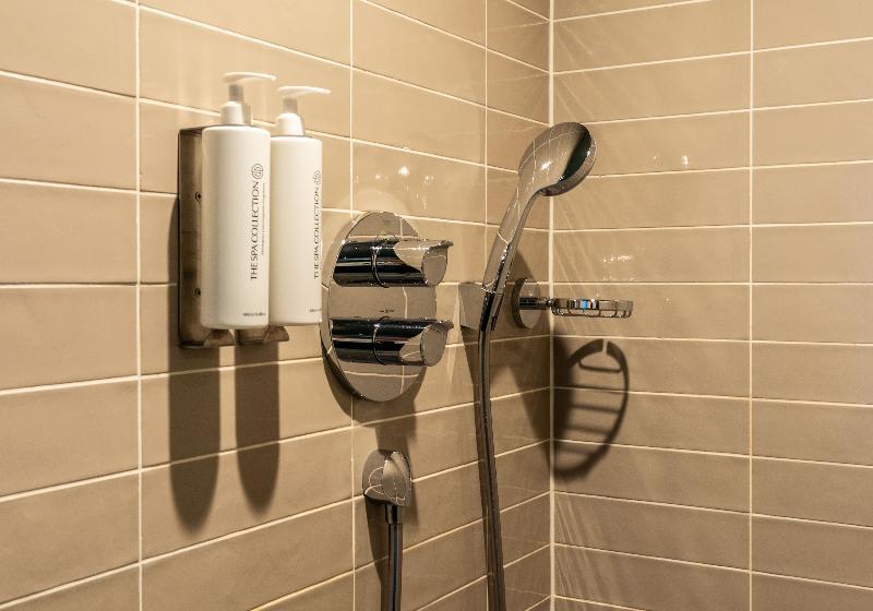 غرفة ديلوكس, De Hallen