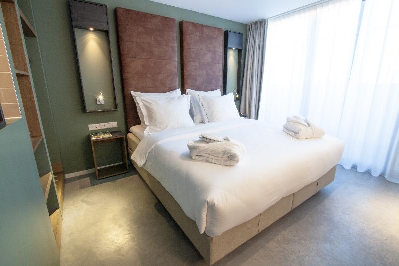 غرفة ديلوكس, De Hallen