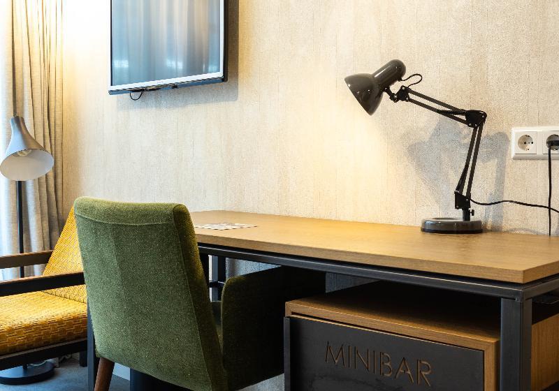 غرفة ديلوكس, De Hallen