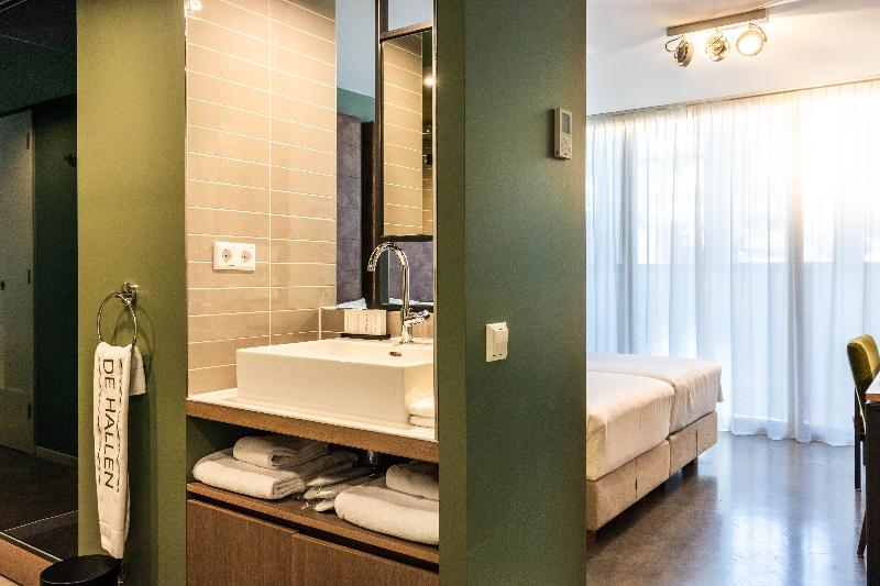 غرفة ديلوكس, De Hallen