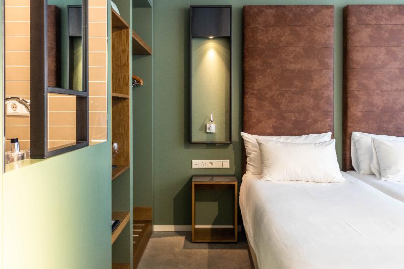 غرفة ديلوكس, De Hallen