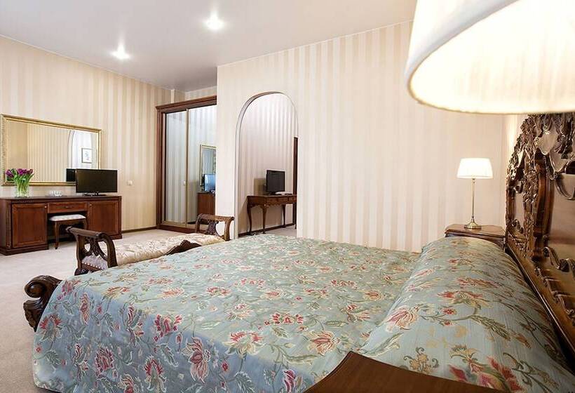 سوییت با چشم‌انداز دریا, Dolphin Resort & Conference Center
