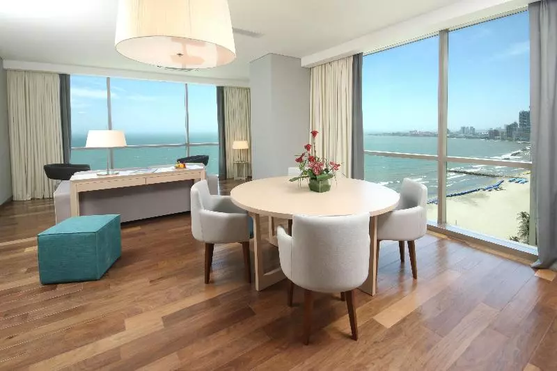 キングサイズベッドのスイートルーム, Intercontinental Cartagena, An Ihg
