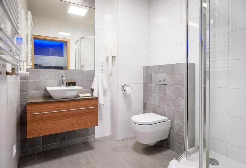 スタンダードルーム, Invite